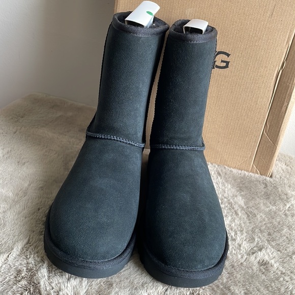 UGG - Women’s Classic Short ll / winter boots - Picture 3 of 6